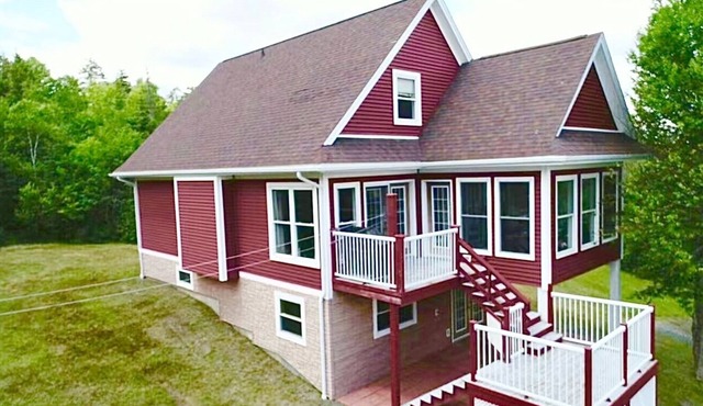 Red Harbour Hideaway with Hot Tub