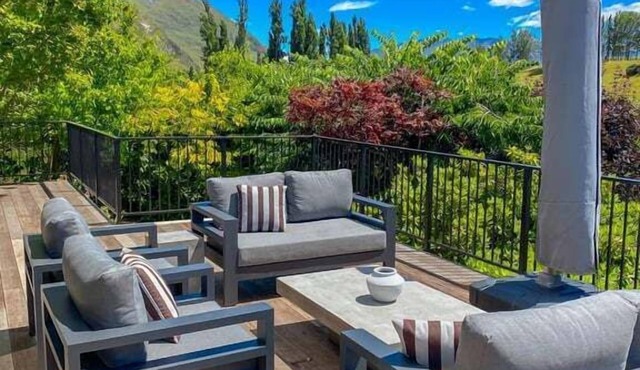 Rippon Lea - Wanaka-Relax and unwind, or set out on an adventure