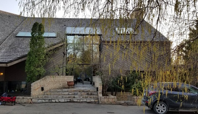 River Front Mansion Minutes with indoor heated pool and hottub