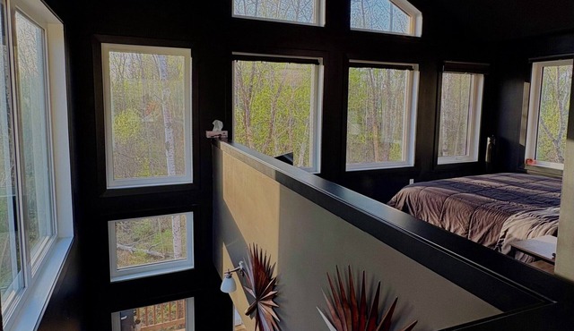 Romantic Getaway, Tiny High-Rise Cabin