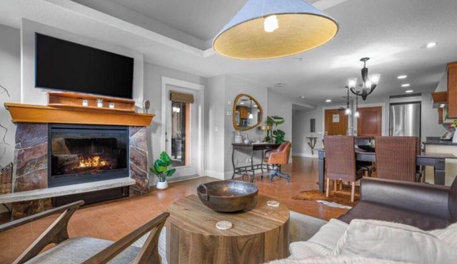 Rundle Rock Retreat | Majestic Views - Luxury Condo