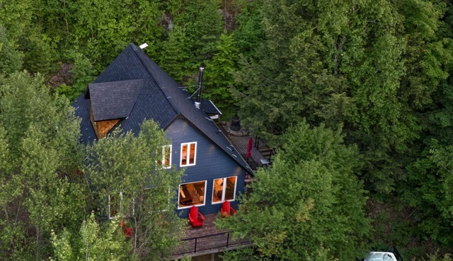 Secluded Lakeside Retreat with Scenic Views (Hot Tub & Sauna)