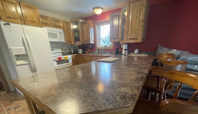 Secluded Quiet Executive retreat with a lake view and private cozy patio