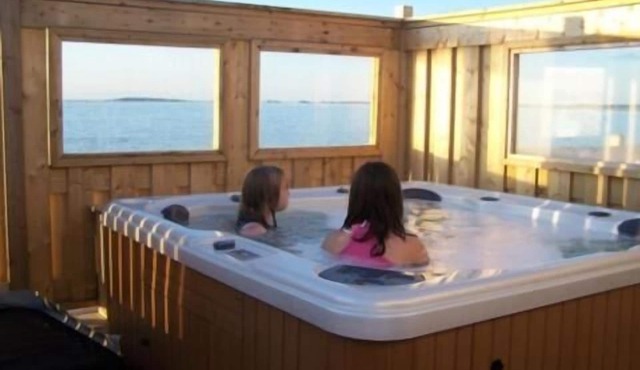Shallow Bay Motel & Cabins