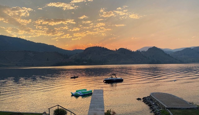 Skaha LakeFront BnB: Your Lakefront Home-Away-From-Home
