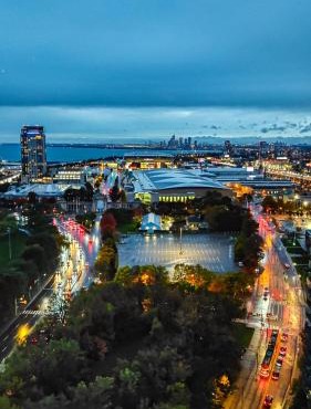 Skyline & Lake Views - Luxury Downtown Suite - Walk Everywhere