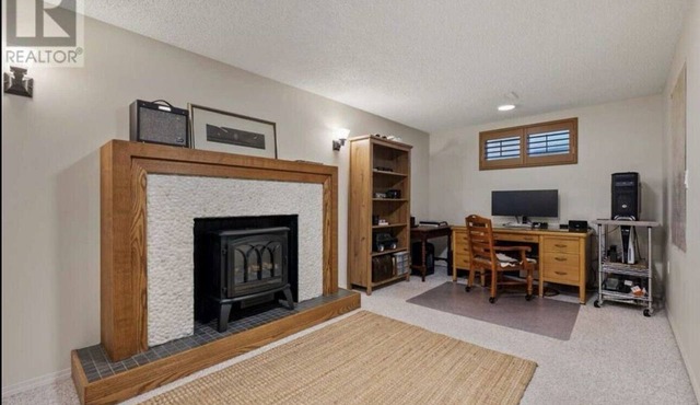 Southeast Calgary Lake Community Home
