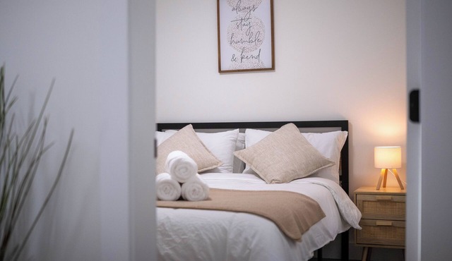 Spacious 2BR Suite Minutes to Guildford & Hwy 1