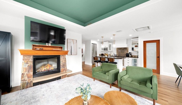 Spacious 3BR Mountain Getaway with Gym, Pool, Hot Tub