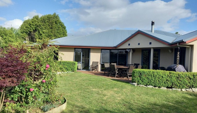 Spacious 4-bedroom home and garden