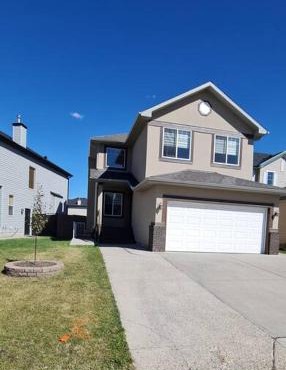 Spacious comfortable Air-Conditioned. Near airport!