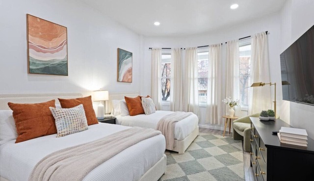 Spacious Loft for Groups + Game Room+ King Bed + NYC Skyline view