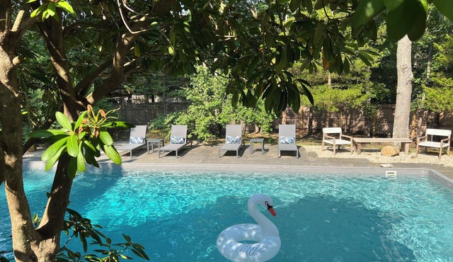 Sparkling East Hampton Oasis 3 bed 2 bath w/heated pool. Pets Welcome!