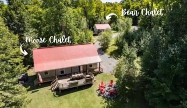 Spring Lake Chalets, 2 Chalets-Hot Tub, sleeps 10, private sandy beach!