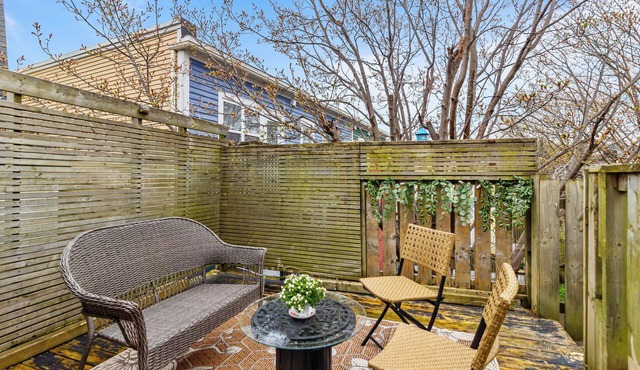 Stay on Bond 2BR Queen Deck Vws