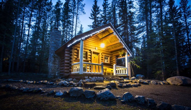 Storm Mountain Lodge Cabins & Dining