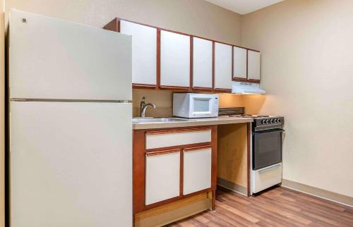 Studio 6 Extended Stay Florence KY - Meijer Dr Cincinnati
