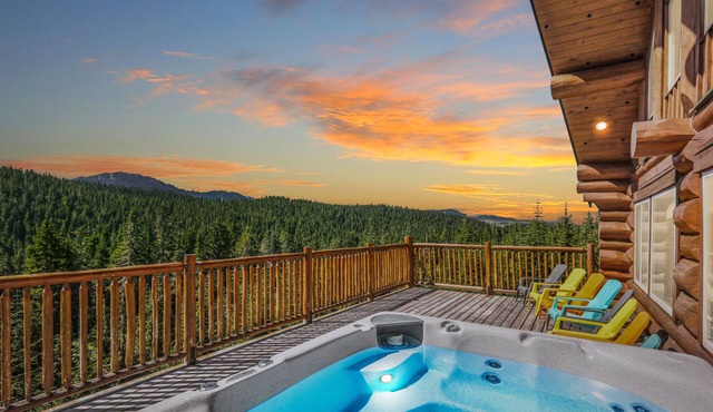 Stunning Log Mount Washington Chalet with Breathtaking Views of Strathcona Park