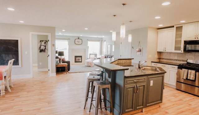 Stunning Views From This Beautiful Home in the Country! 30 min from Waterton.