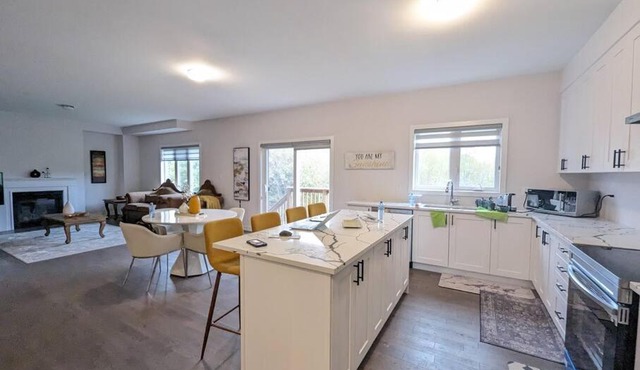 Stylish 5-Bedroom Retreat Near Port Dover and Turkey Point Beach