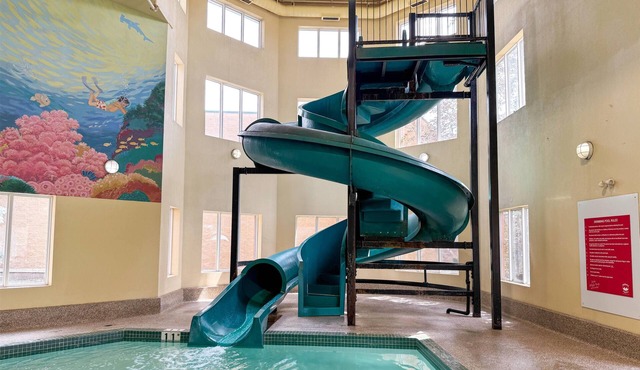 Super 8 by Wyndham Edmonton South