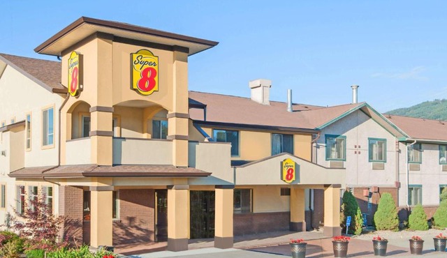 Super 8 by Wyndham Salmon Arm