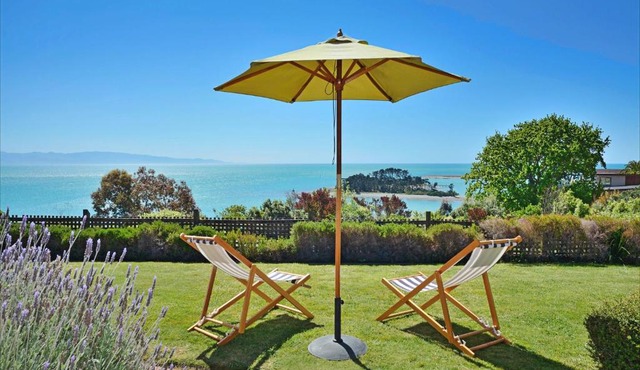 The Cliffs - Nelson Waterfront Home