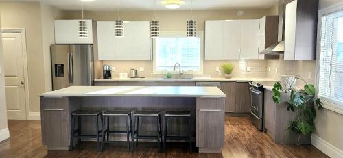 The Doon Retreat - Large Private Suite Near 401