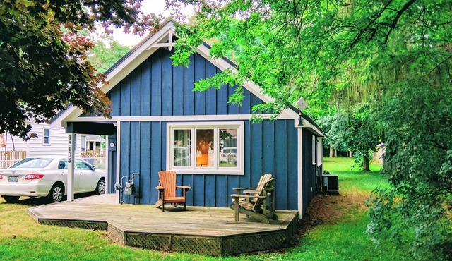 The Eyrie - Peaceful sanctuary steps from the beach and provincial park!