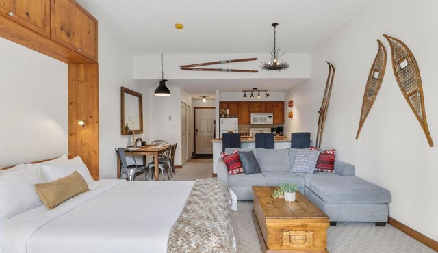Trailside Escape a Ski-In Ski-Out Studio in SilverStar