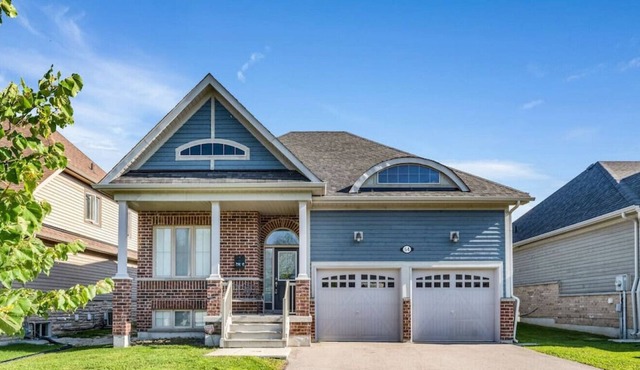 Tranquil Elegance: Warm 3BR Retreat w/ Deck & BBQ