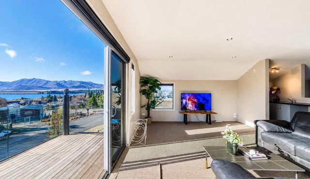 Tranquil Tekapo Stay Near Lake With Mountain Views