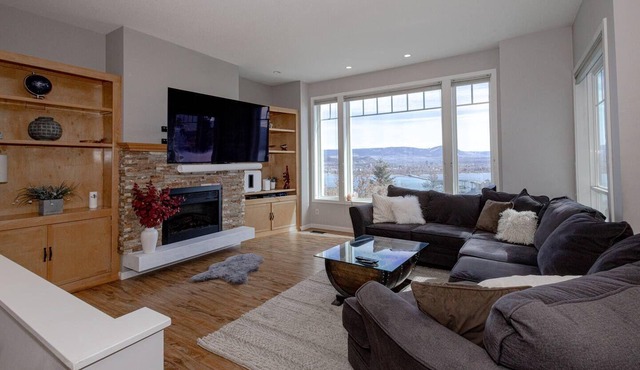 Transcendent View Oasis - Lakeview Family Home