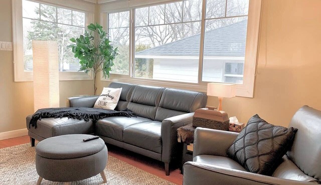 VIP YXE - Broadway |Three Bedroom Main Floor Suite