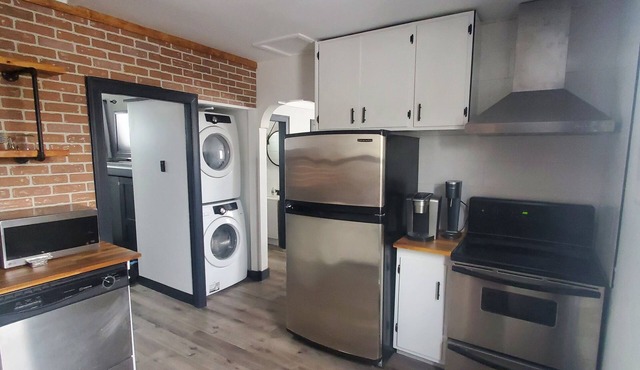 Vulcan's First VRBO- Comfy 1952 Bungalow