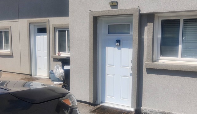 Walk Out Studion2 Guest 1 bedroom