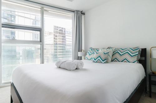 Waterfront 1 Bdr, 2bed, CN Tower, Parking 4 guests