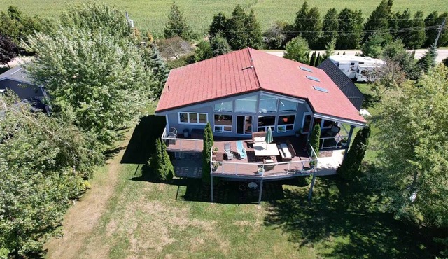 Waterfront cottage LakeHuron Hotub/pets/outshower private beach 2-18 people