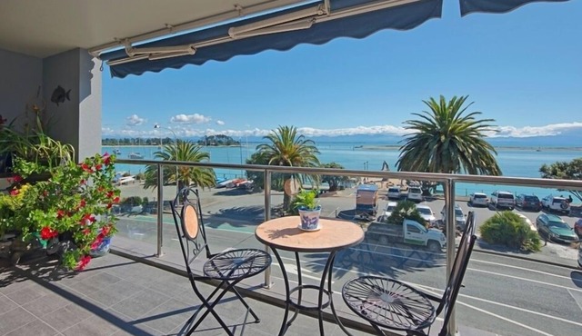 Waterfront Escape - Nelson Waterfront Apartment