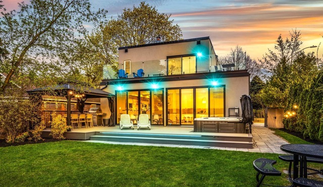 Waterfront home, city/sunset views & steps to beach, Sleeps 12 + new hot tub
