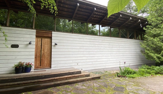 Waterfront Luxury 5 bedroom Georgian Bay Cottage