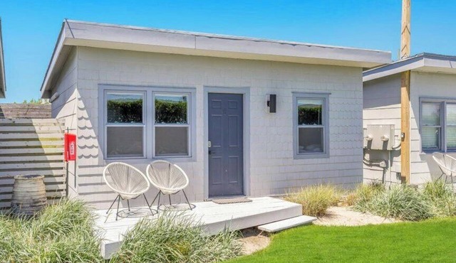 Waterfront suite and more in a Boutique Hotel, Heart of Hampton Bays,.