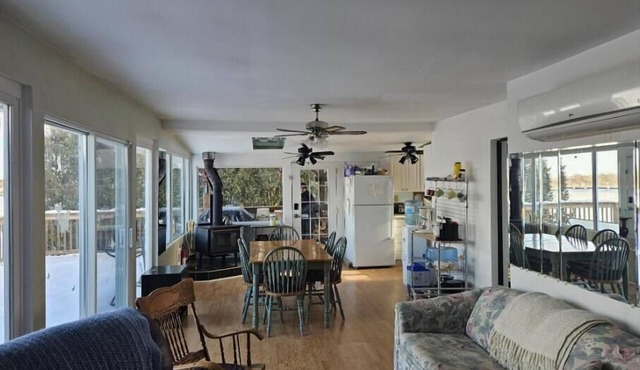 Waterfront Trent River Cottage 2Bdrm Get Away 2 nights $250-Summer Week $850