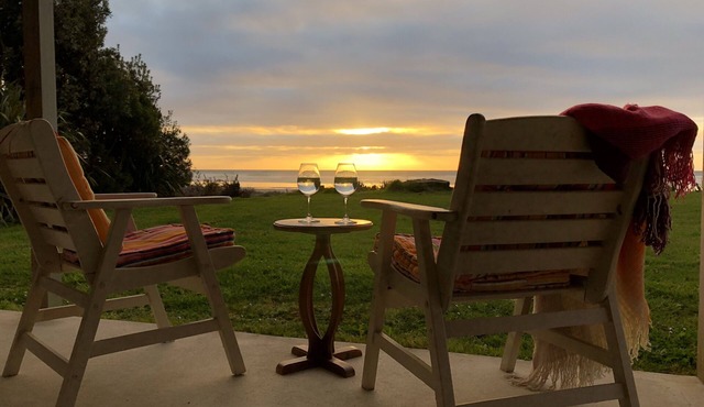 Westwood Beach Cottage.Minutes from the Beach
