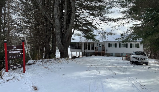 *WINTER DATES ONLY* Family Cottage - Large 2 Floors Lac Cayamant - Sleeps 17