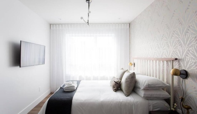Wonderful Studio in Little Italy with full bath by Den Stays