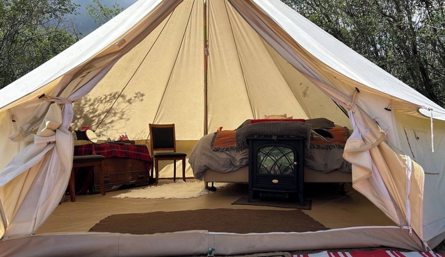 #Y5 Lumberjack Lounge Yurt-1 Queen Bed- Pets friendly