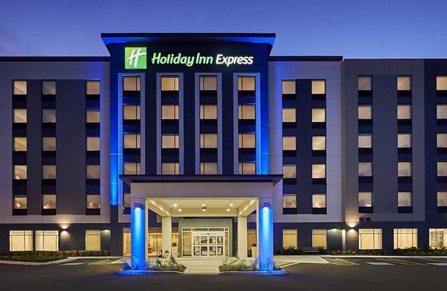 2-Star Hotel ∙ Holiday Inn Express SARNIA - POINT EDWARD