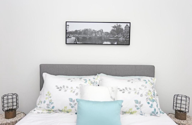 Gorgeous 2 Bedroom in Central Downtown