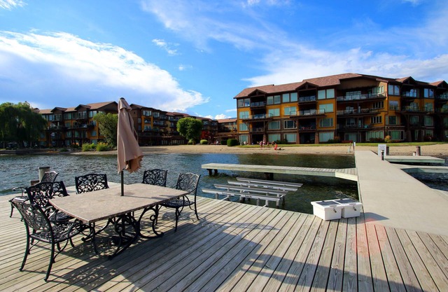 Luxurious Okanagan Lakefront Condo